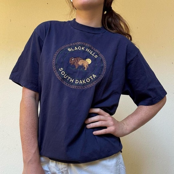 Vintage Black Hills South Dakota Navy T-Shirt with Buffalo graphic - Picture 4 of 8